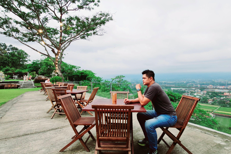 Templi e sapori: tour di Prambanan con fotografo e pranzoTempli e gusto: tour di Prambanan con fotografo e pranzo
