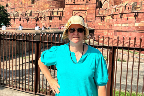 Delhi : excursion de 5 jours dans le Triangle d&#039;Or avec un guide germanophoneExcursion de 5 jours avec hébergement dans des hôtels 4 étoiles