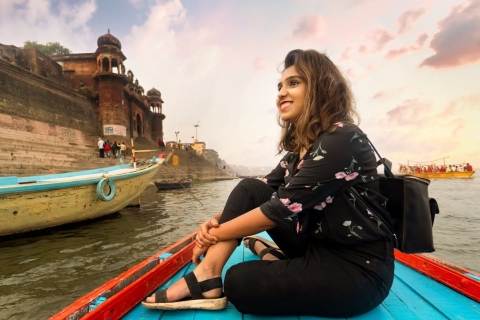 Varanasi: całodniowa wycieczka samochodem z przewodnikiem po Varanasi i SarnathTylko samochód z klimatyzacją i przewodnik na żywo