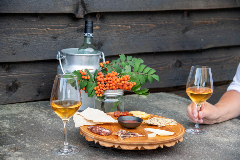 Bergen: Hardangerfjord cider tasting & waterfall Tour