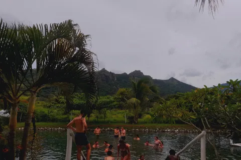 Visite de la piscine de boue et de la source thermale de Tifajek