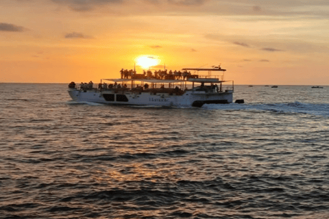 Cartagena: Catamaran Flamante Sunsetplan with Open Bar!