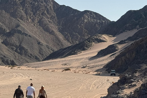 Hurghada: Hiking , dinner & stargazing Advanced hiking tour & camel ride