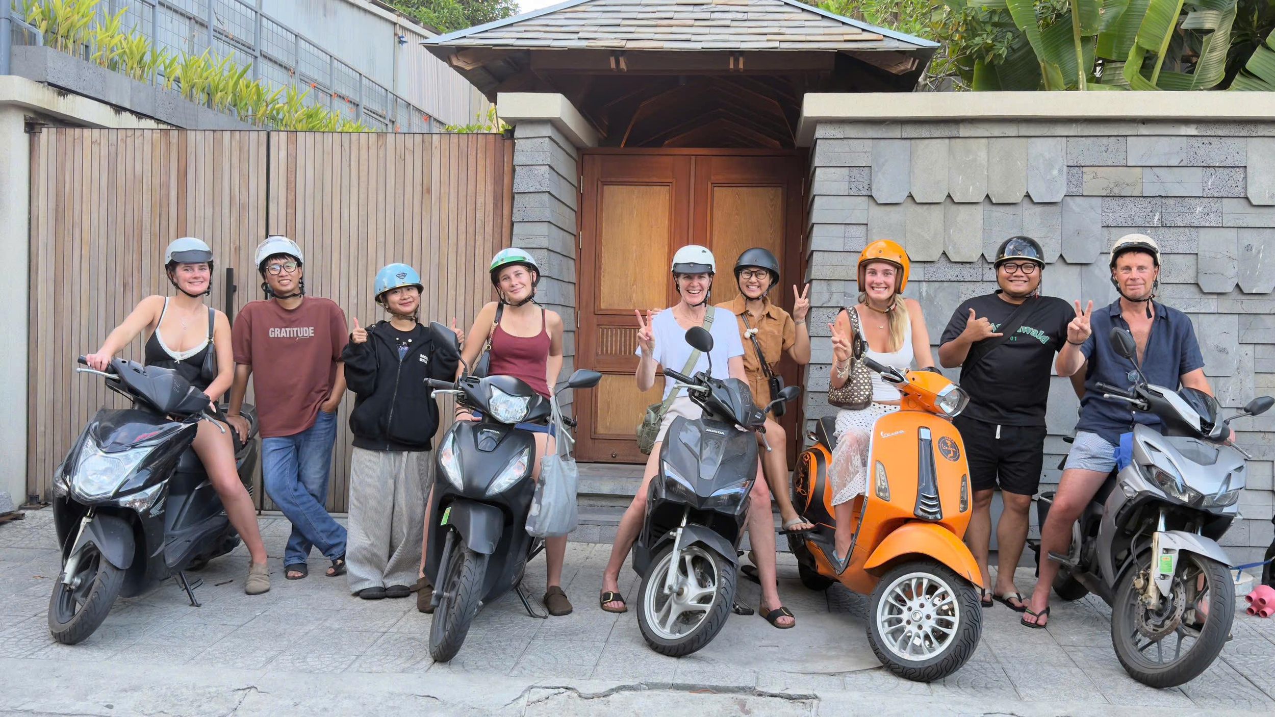 Nha Trang: Nachtliche Lebensmittelverkostung & Sightseeing mit dem Roller