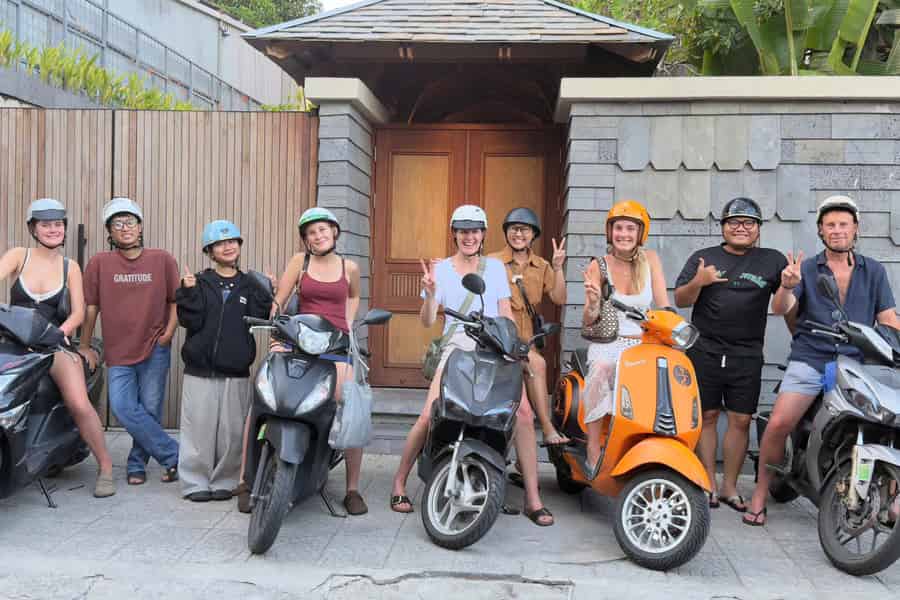 Nha Trang: Nachtliche Lebensmittelverkostung & Sightseeing mit dem Roller. Foto: GetYourGuide Nha Trang: Nachtliche Lebensmittelverkostung & Sightseeing mit dem Roller. Foto: GetYourGuide
