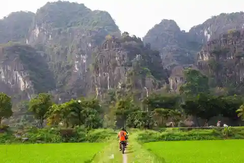 Ninh Binh E-Bike Tour - Tam Coc Wonders