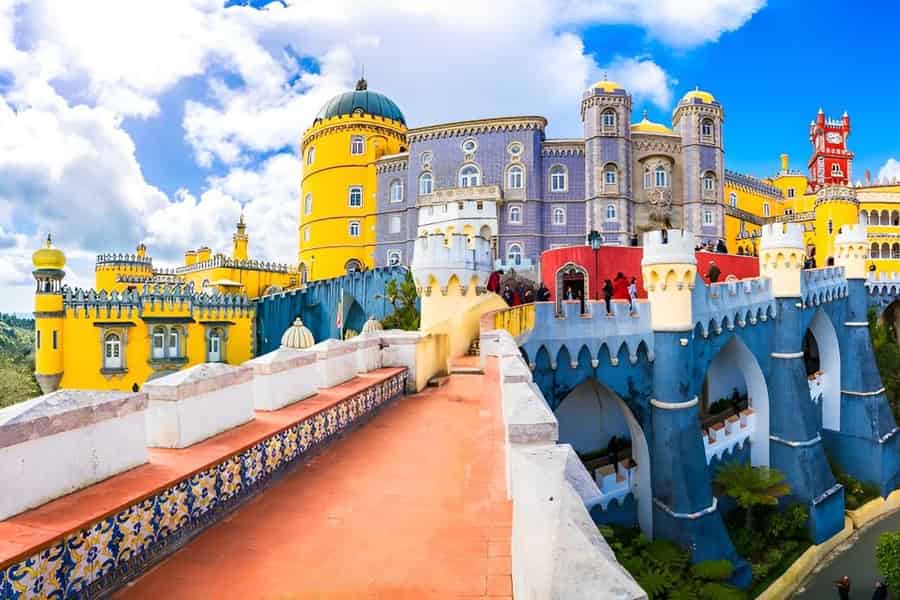 Lissabon: Sintra, Pena, Regaleira, Roca-Küste und Cascais-Tour. Foto: GetYourGuide Lissabon: Sintra, Pena, Regaleira, Roca-Küste und Cascais-Tour. Foto: GetYourGuide