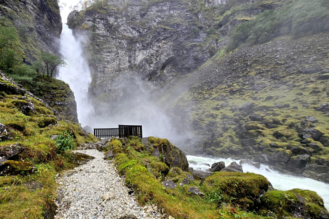 Bergen: Nærøyfjord Cruise, Stalheim Walk & Undredal Village