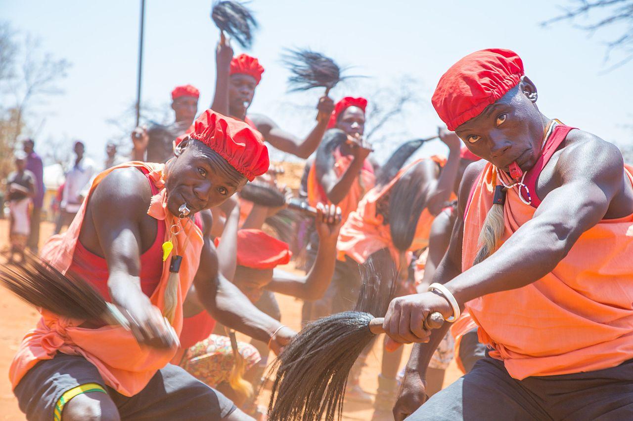 Bujora: Sukuma-Museumstour mit Tanzshow