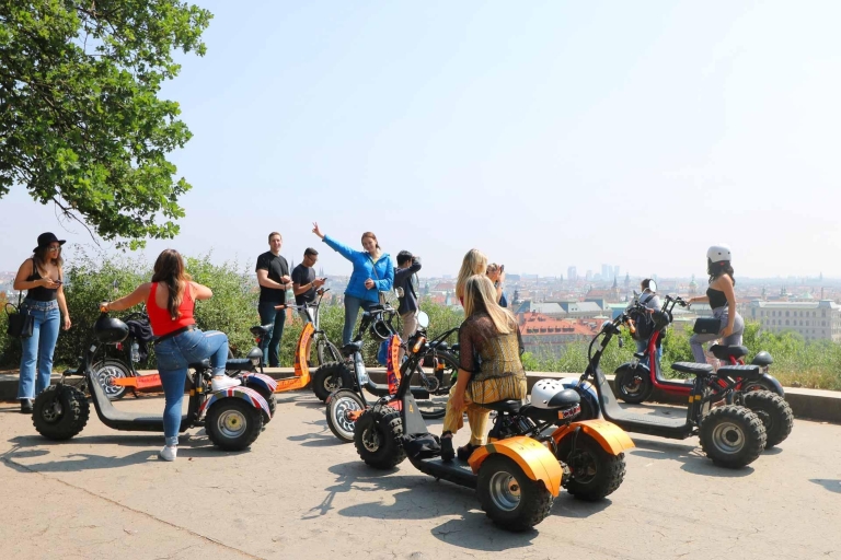 Praga: tour privado en triciclo eléctrico con guíaCity Tour de 2 horas en triciclo eléctrico: una persona por bicicleta