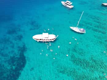 Split: Blaue Lagune & Schiffswrack-Kreuzfahrt mit Mittagessen und kostenlosen Getränken