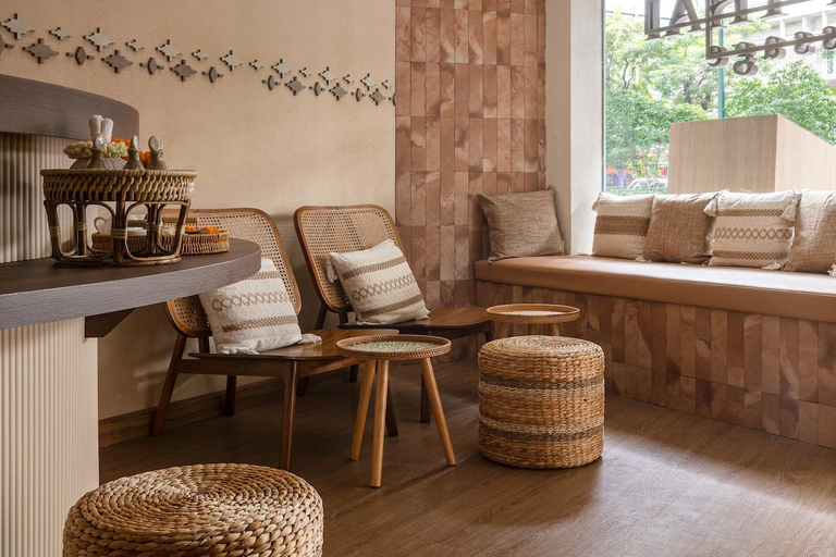 Bangkok: ThaiThai Massage near BTS Asok (Sukhumvit 25) Coconut Aromatherapy Oil Massage (90 Min)