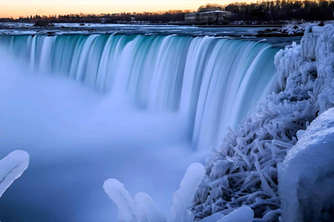 Toronto: Guided Niagara Falls Day Trip with Optional CruiseNiagara Falls Tour without Boat Cruise