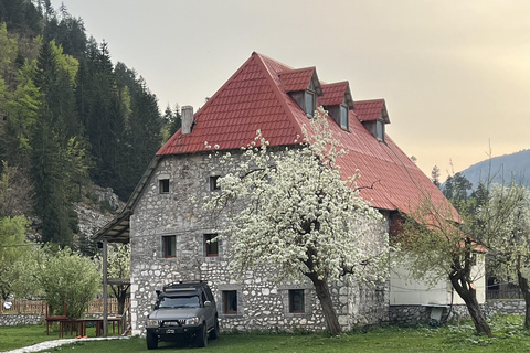 جولة لمدة 3 أيام إلى فالبونا ومنتزه ثيثي الوطني والعين الزرقاء