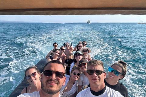 Split: Laguna Azul, Hvar y 5 Islas Tour en barco en grupo reducidoTour privado en inglés