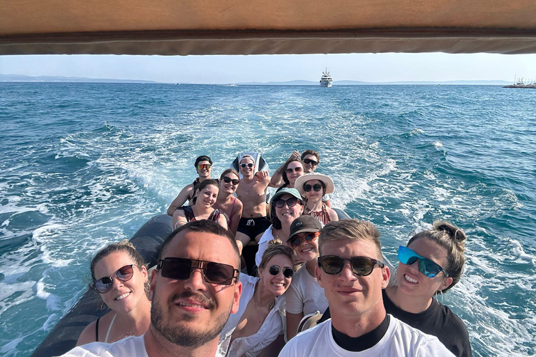 Split: Laguna Azul, Hvar y 5 Islas Tour en barco en grupo reducidoTour privado en inglés