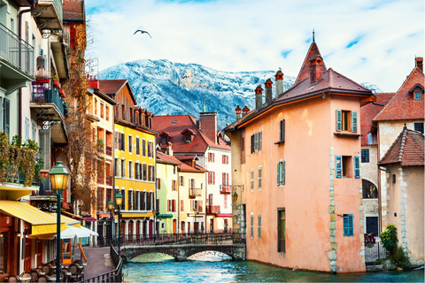 Full-day private tour from Geneva to Annecy Visit of the castle and 1h boat cruise