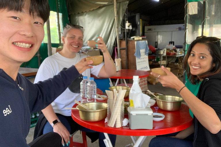 Busan: Caminhadas e degustação de vinho de arroz na vila escondida