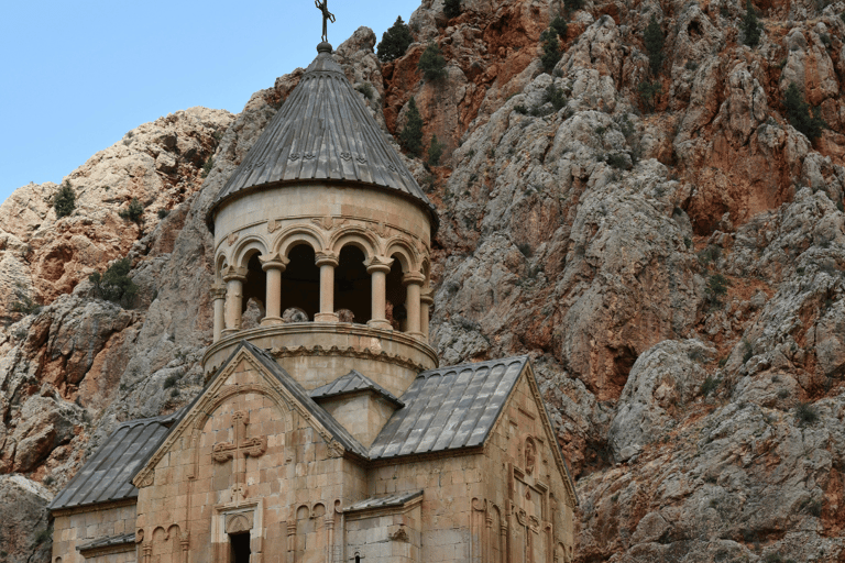 Desde Ereván: Excursión a Khor Virap, Noravank, Jermuk y Areni