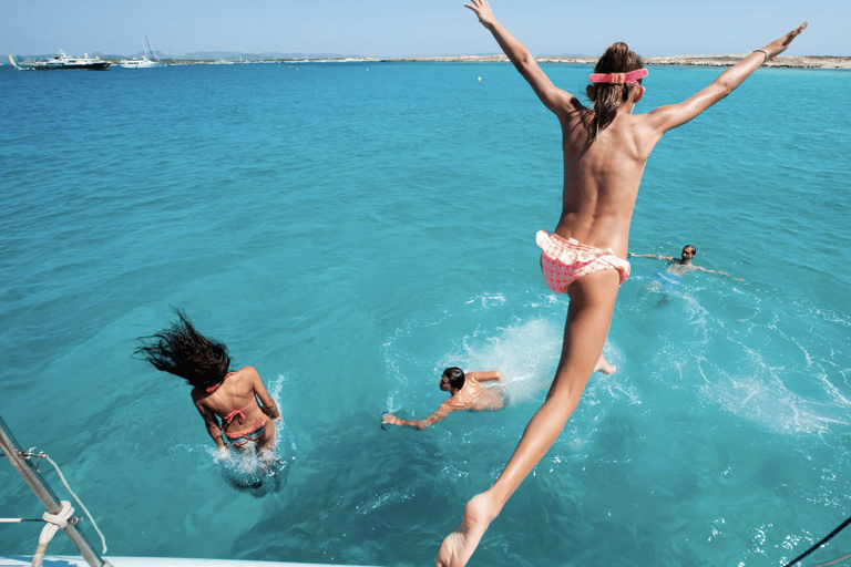 Ibiza: Formentera Yacht Cruise, Cooking Class, & Club Entry