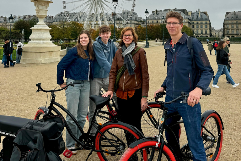 Paris: Guided City Highlights Bike Tour Day Tour