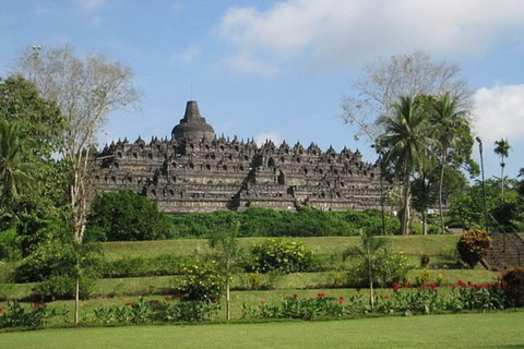 Yogyakarta: Borobudur climb-up guarantee & Prambanan temple Sharing: Borobudur climb-up guarantee & Prambanan temple