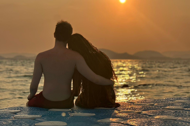 Phuket: Phi Phi Islands Late Departure Tour with Lunch Tour with Shared Hotel Transfer