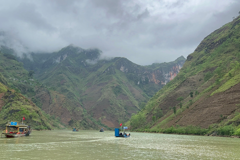 Von Hanoi aus: 4-tägige Ha Giang Loop Car Tour plus Videoschnitt