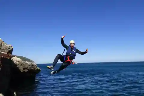 Portinho da Arrábida: Coasteering bådtur