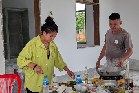 Siem Reap: Riverside Cooking Class with Picnic Dinner