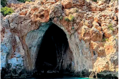 Crete: Almyrida Bay Self-Drive Boat Rental with Briefing Crete: SUNSET Almyrida Bay Self-Drive Boat Rental