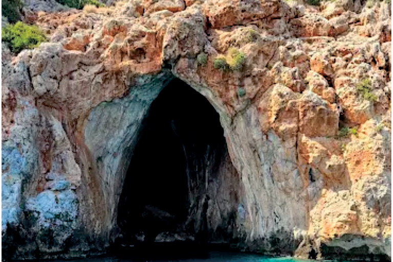Crete: Almyrida Bay Self-Drive Boat Rental with Briefing Crete: SUNSET Almyrida Bay Self-Drive Boat Rental