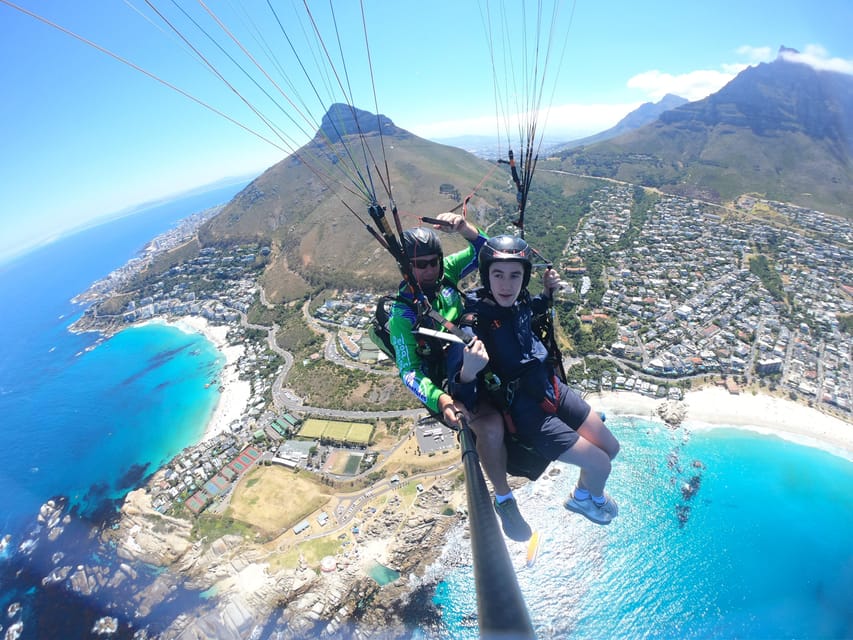 Kapstadt, Tandem Paragliding mit Blick auf den Tafelberg - Hizvo