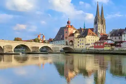 Munich:REGENSBURG BEAUTÉ MÉDIÉVALE - VISITE GUIDÉE PRIVÉE EN VOITURE