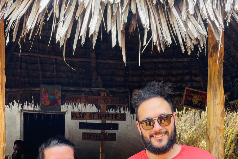 Arusha |Moshi: tour del villaggio Maasai, cascate e caffèArusha: villaggio Masai, cascata Materuni e tour del caffè