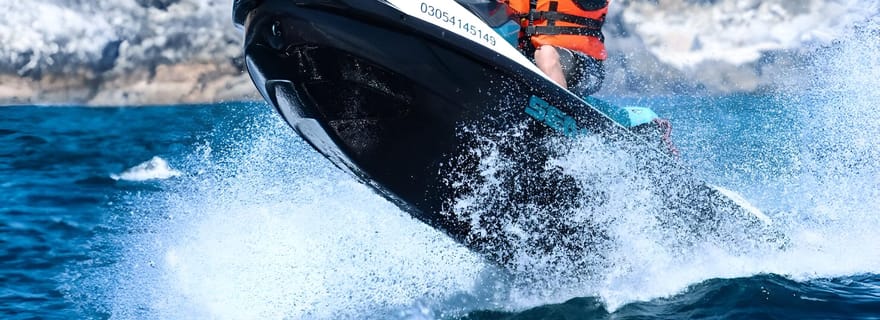Cannes : Aventure en jet ski avec moniteur en option
