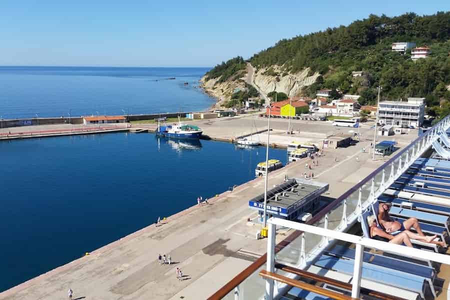 Katakolon nach Olympia - Offener Touristenbus - Neu. Foto: GetYourGuide