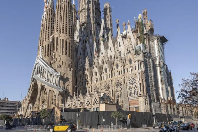 Barcelona: Sagrada Familia Skip The Line Insider Guided Tour Tour in Spanish (Monday)