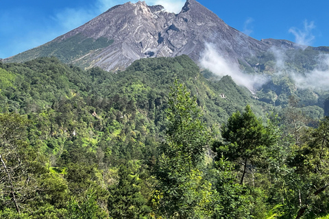 Yogyakarta: Merapi-Wanderung und Rafting-Tour auf dem EloYogyakarta: Merapi-Trekking und Rafting auf dem Elo