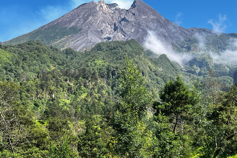 Yogyakarta: Merapi-Wanderung und Rafting-Tour auf dem EloYogyakarta: Merapi-Trekking und Rafting auf dem Elo
