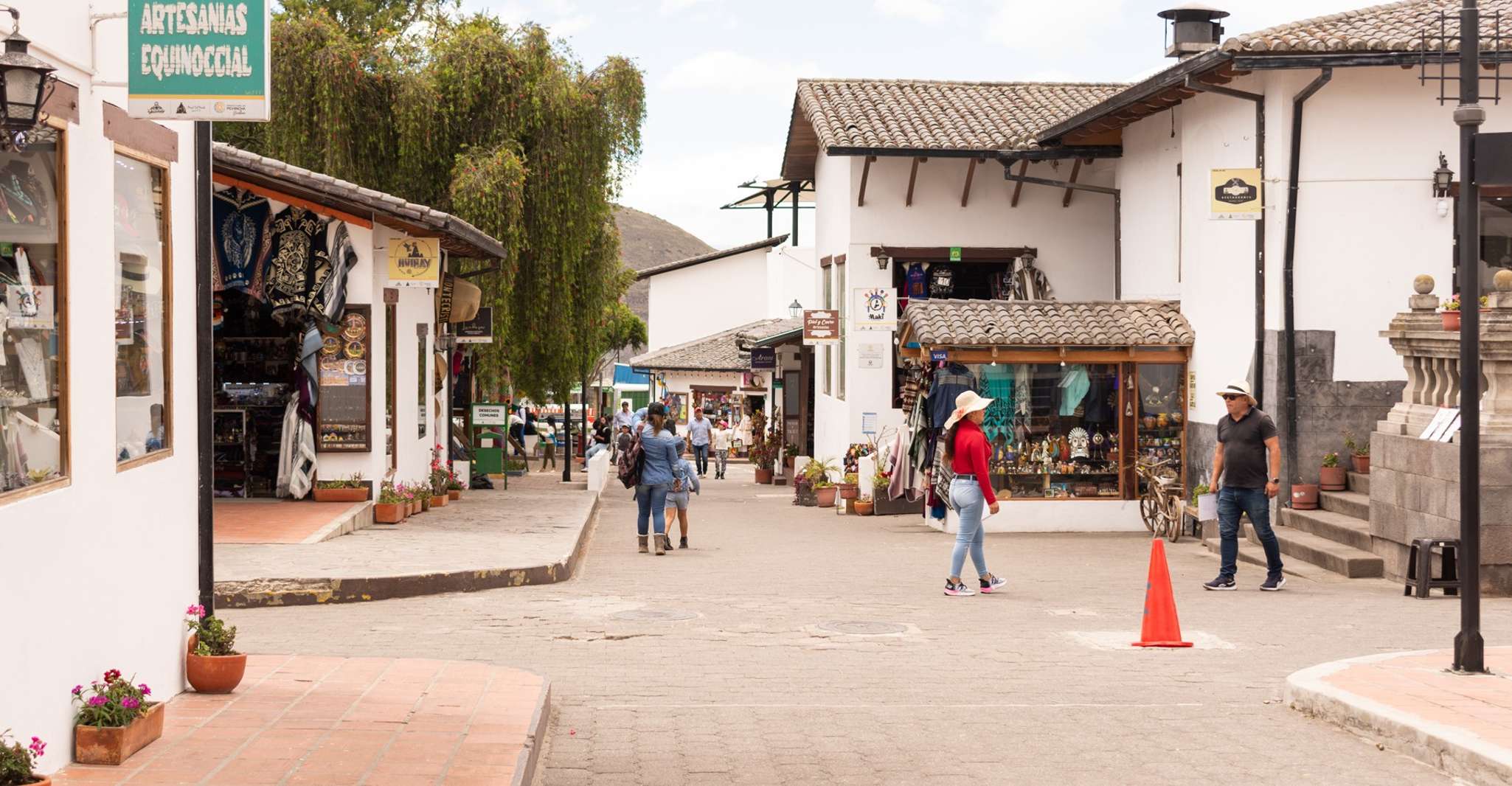 Quito-Mitad del Mundo,Monumento,MuseodelSol,Cráter Pululahua - Housity