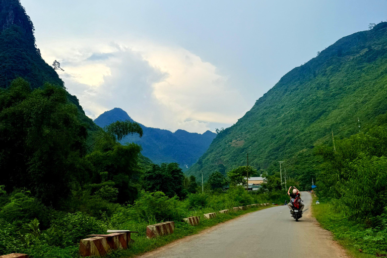 从河内出发：3 天河江环线小团游选项 2：轻松乘车