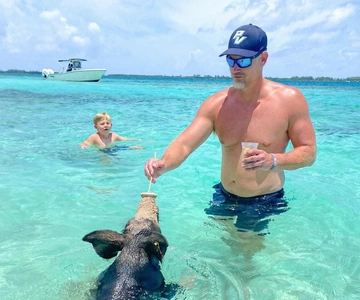 Von Nassau aus: Schwimmen mit Schweinen Safari