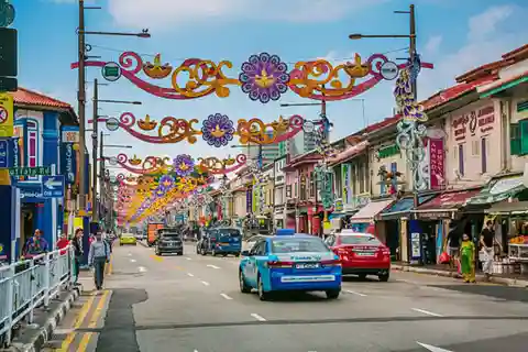 Walking Tour: Exploring Singapore’s Little India !