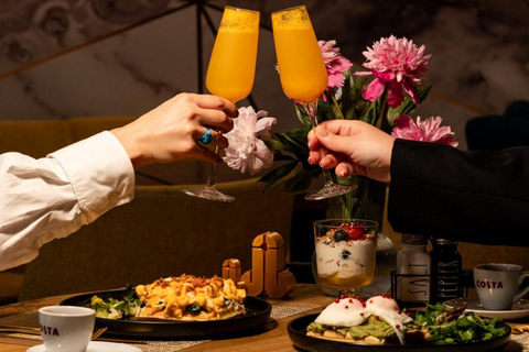 Bucharest: Naughty Waffle Workshop with Drink and Souvenir