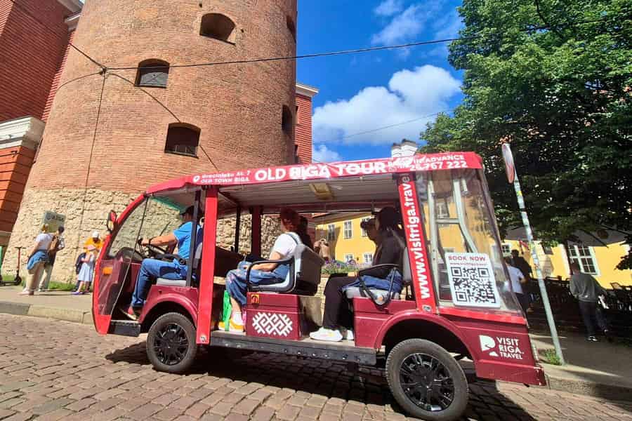 Riga: Private Altstadt-Tour mit dem E-Bus und Audioguide. Foto: GetYourGuide