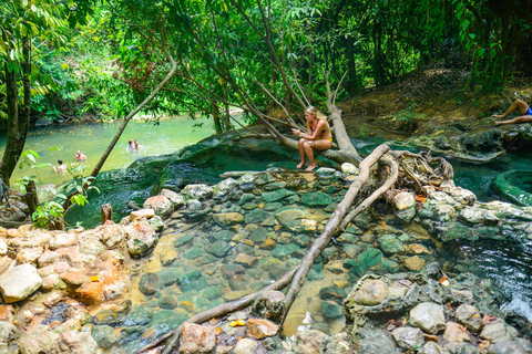 Escapade privée à Krabi : Piscine d'émeraude, sources d'eau chaude et grotte du tigreFourgon privé