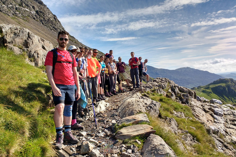 Caernarfon: Mount Snowdon Summit Hike Spacer z przewodnikiem po górach