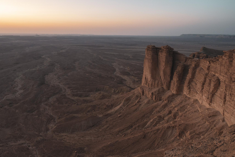 Riyadh: Edge of the World Picnic with Saudi Traditional Food
