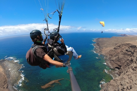 Lanzarote: Tandem Paragliding Flight Over Lanzarote Relaxed Tandem Flight
